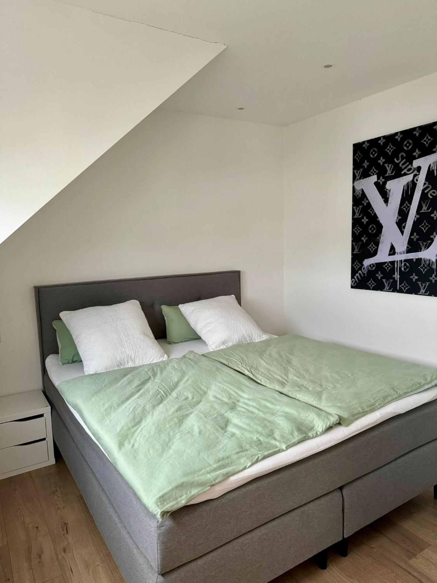 Ail Hall Apartment *