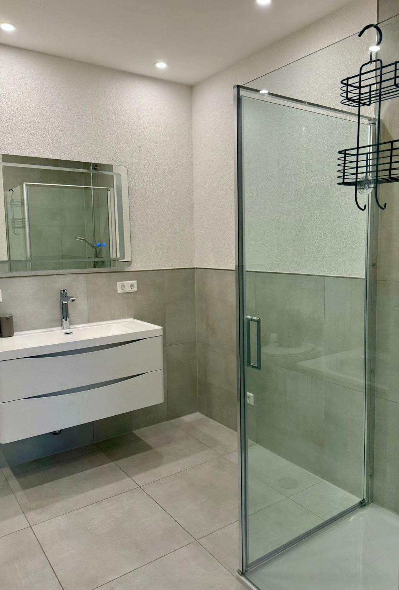 Ail Hall Apartment
